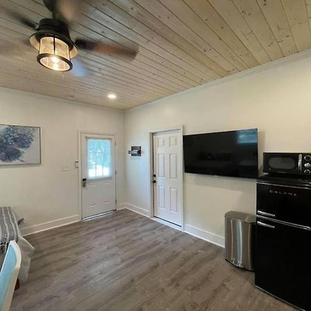 Beautifully Renovated Studio 2 Miles From Marina! Winchester 외부 사진