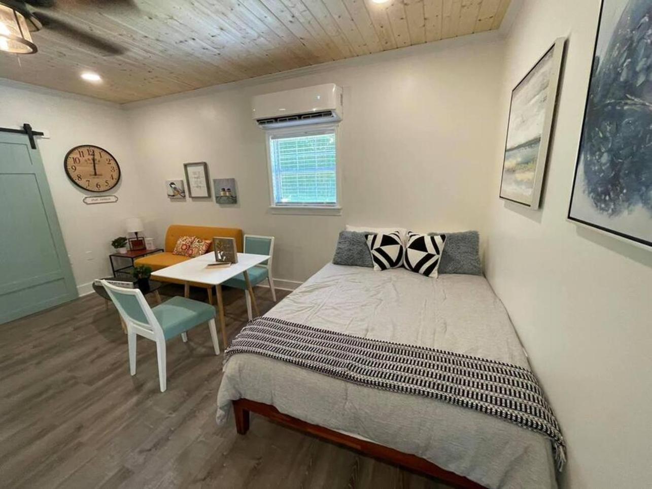 Beautifully Renovated Studio 2 Miles From Marina! Winchester 외부 사진