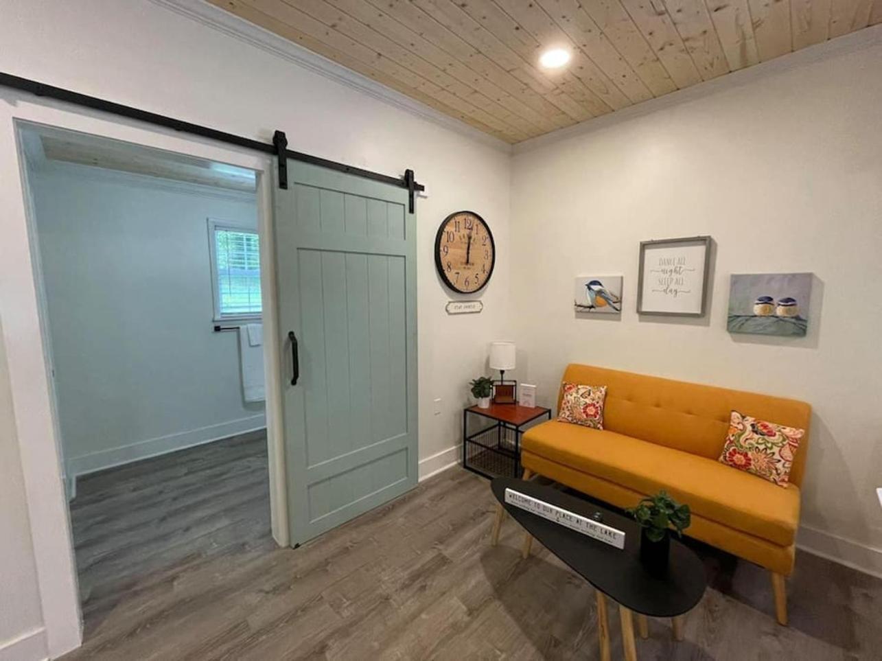 Beautifully Renovated Studio 2 Miles From Marina! Winchester 외부 사진