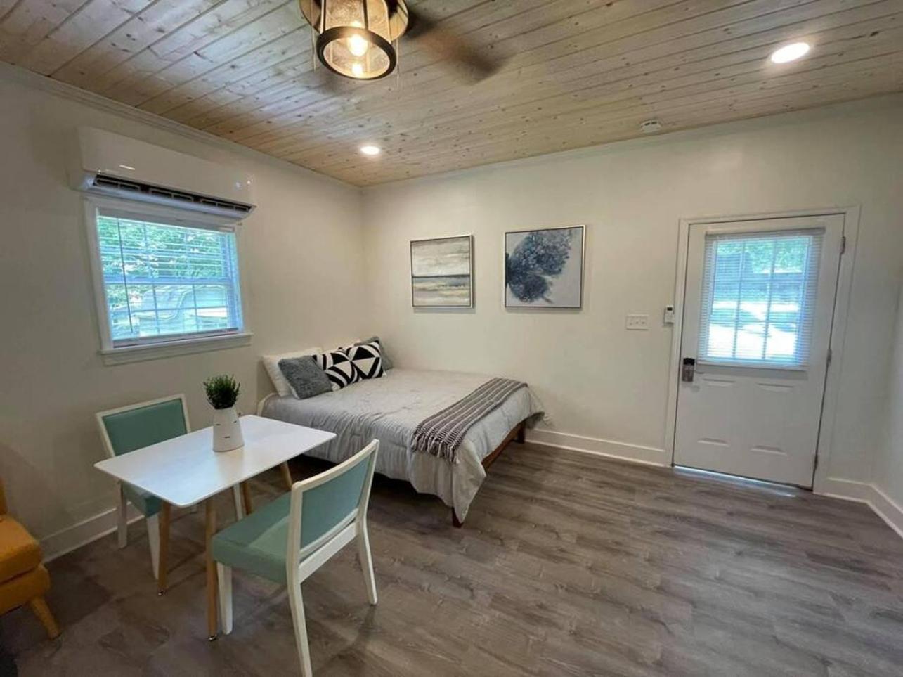 Beautifully Renovated Studio 2 Miles From Marina! Winchester 외부 사진