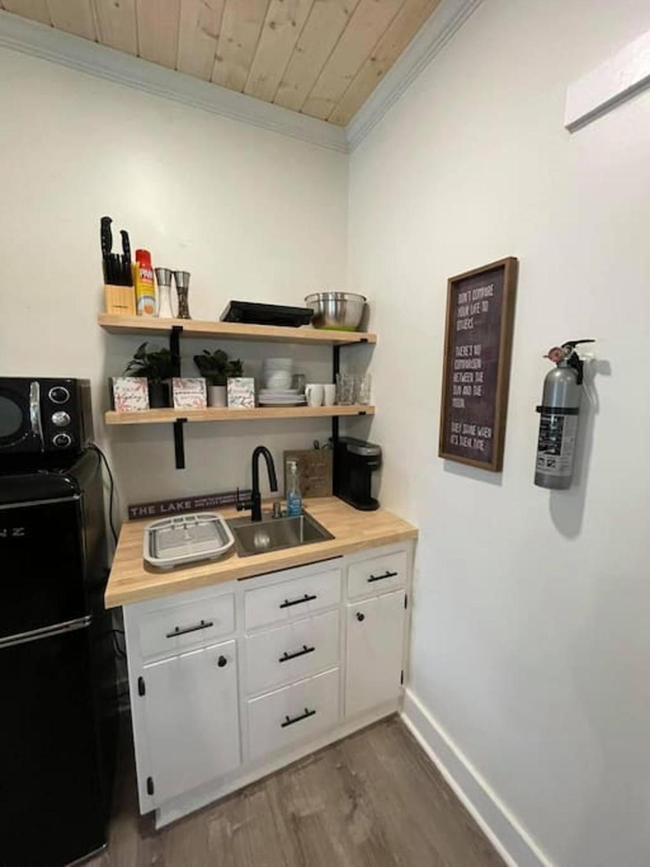 Beautifully Renovated Studio 2 Miles From Marina! Winchester 외부 사진
