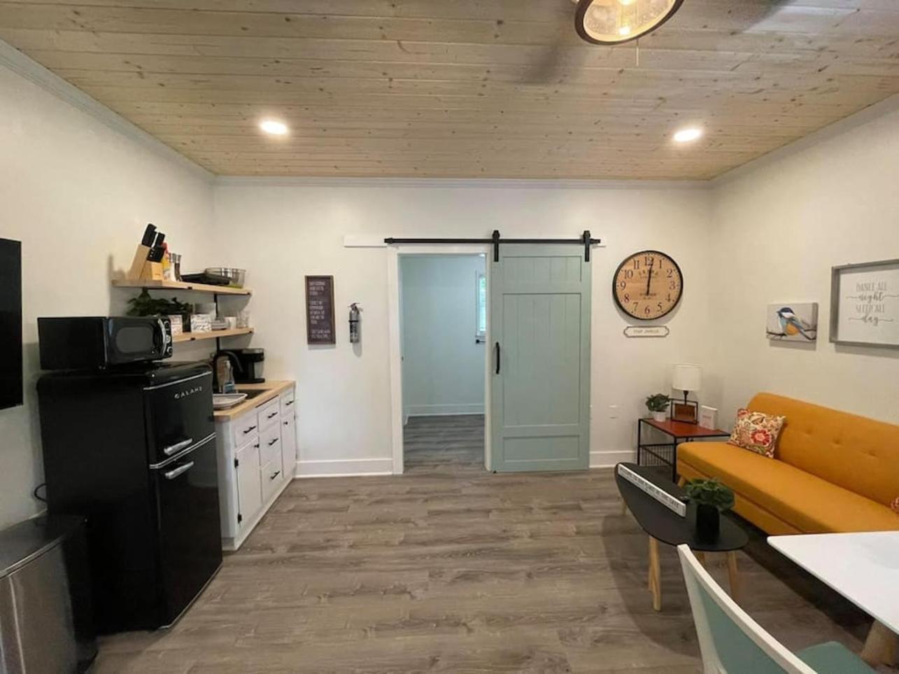 Beautifully Renovated Studio 2 Miles From Marina! Winchester 외부 사진